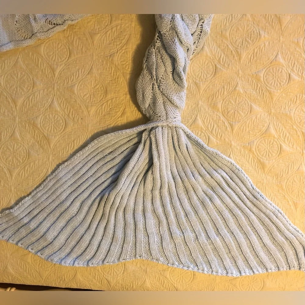 *NOW 30% OFF!!!* Mermaid Tail Blanket; Knit; Scale & Fin Detail; Aqua Blue - Picture 10 of 12